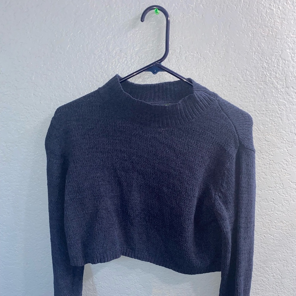 NEVER USED - Comfy semi cropped